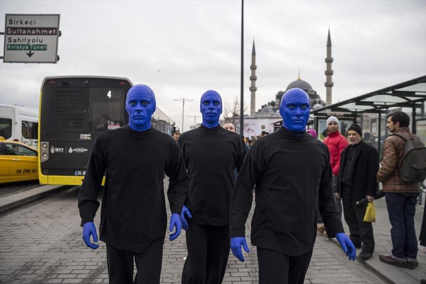 Mavi Adamlar Eminönünde