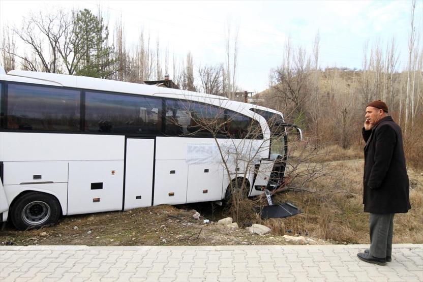 Yolcu otobüsü kaza yaptı: 1 ölü 4 yaralı