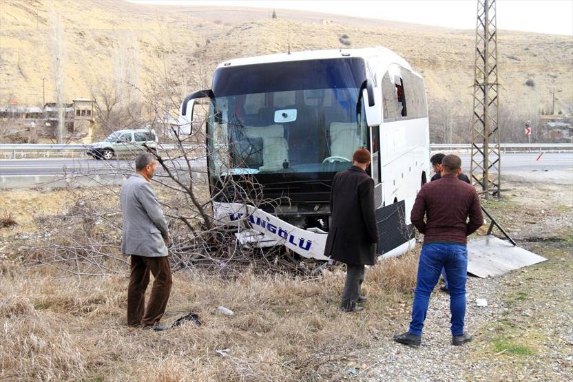 Yolcu otobüsü kaza yaptı: 1 ölü 4 yaralı