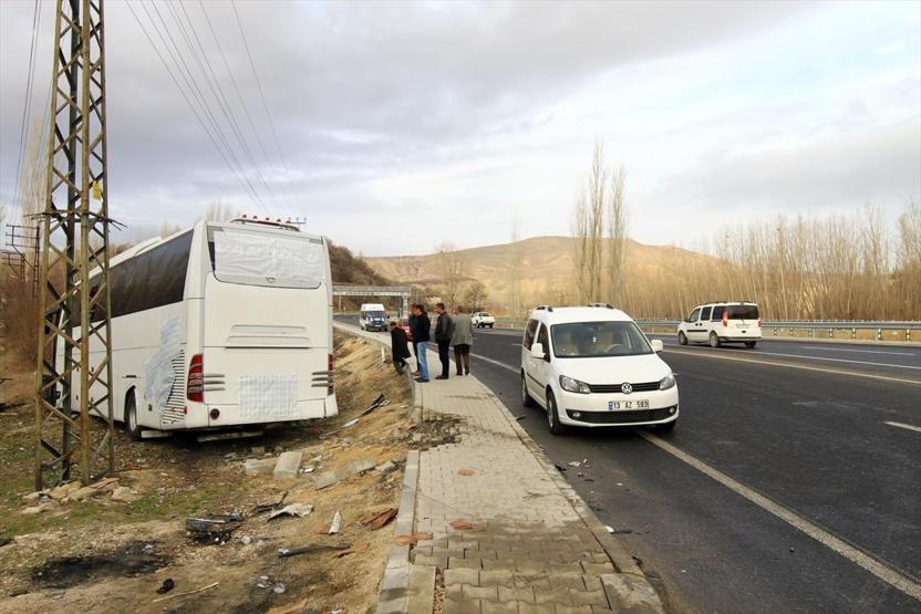 Yolcu otobüsü kaza yaptı: 1 ölü 4 yaralı