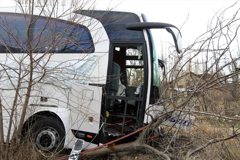Yolcu otobüsü kaza yaptı: 1 ölü 4 yaralı