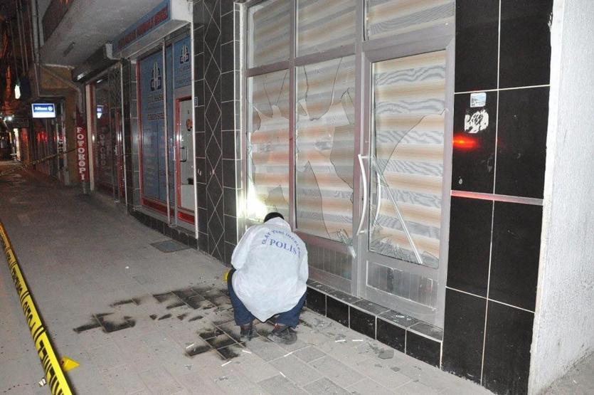 Şehide haciz gönderen avukatın bürosuna saldırı