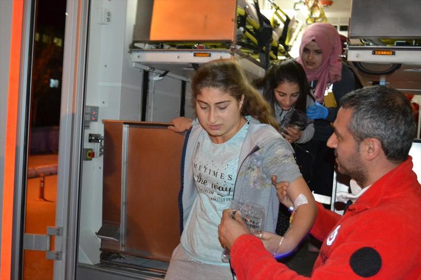 Öğrenci yurdunda yemekten zehirlenen 16 liseli hastaneye kaldırıldı