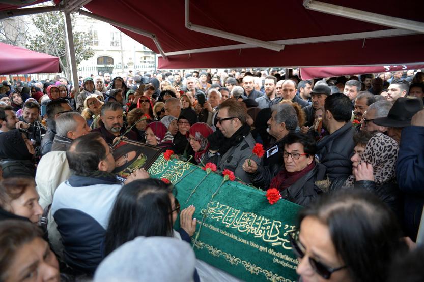 Sevenleri Nuray Hafiftaşı son yolculuğuna uğurladı