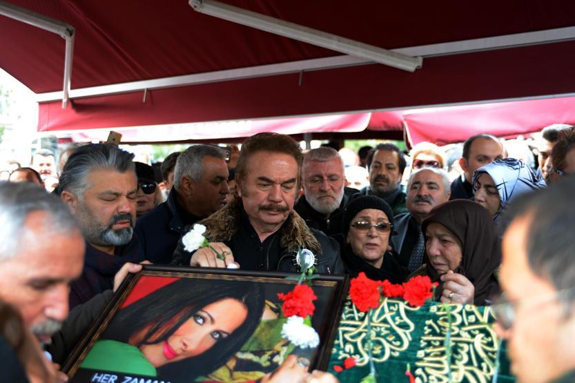 Sevenleri Nuray Hafiftaşı son yolculuğuna uğurladı