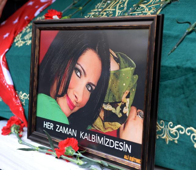 Sevenleri Nuray Hafiftaşı son yolculuğuna uğurladı