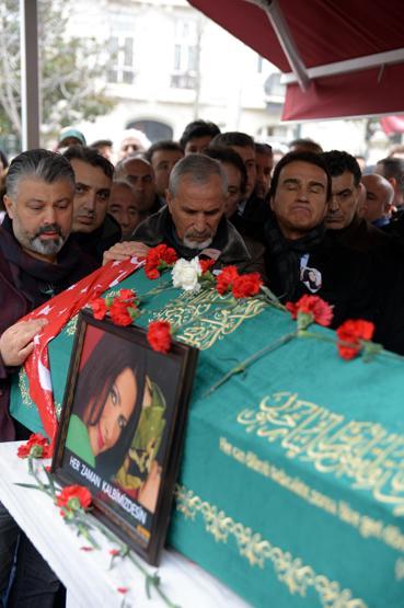 Sevenleri Nuray Hafiftaşı son yolculuğuna uğurladı