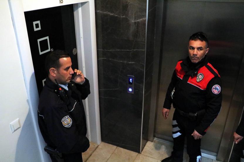 Ailesinin içeriye kilitleyip işe gittiği 5 yaşındaki Iraklı kızı polis kurtardı
