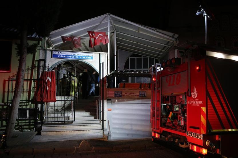 Avcılarda cami kütüphanesinde yangın çıktı