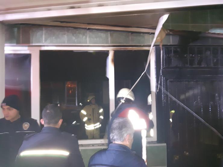 Avcılarda cami kütüphanesinde yangın çıktı