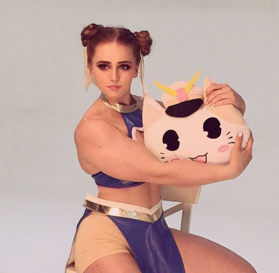 Kaslı Barbie Julia Vins