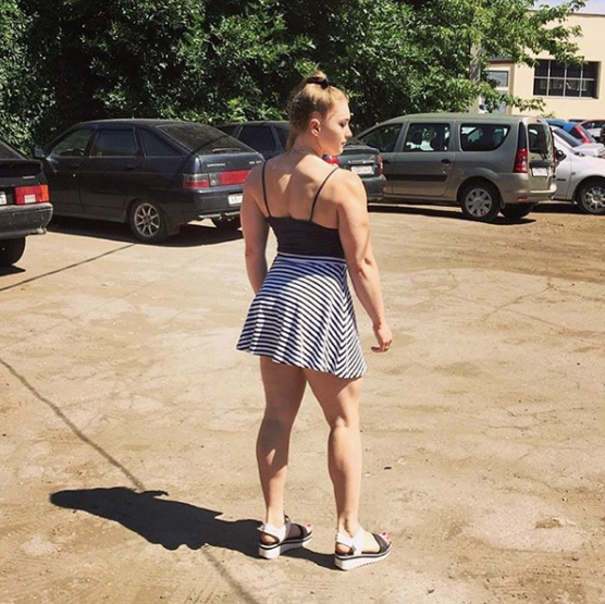 Kaslı Barbie Julia Vins