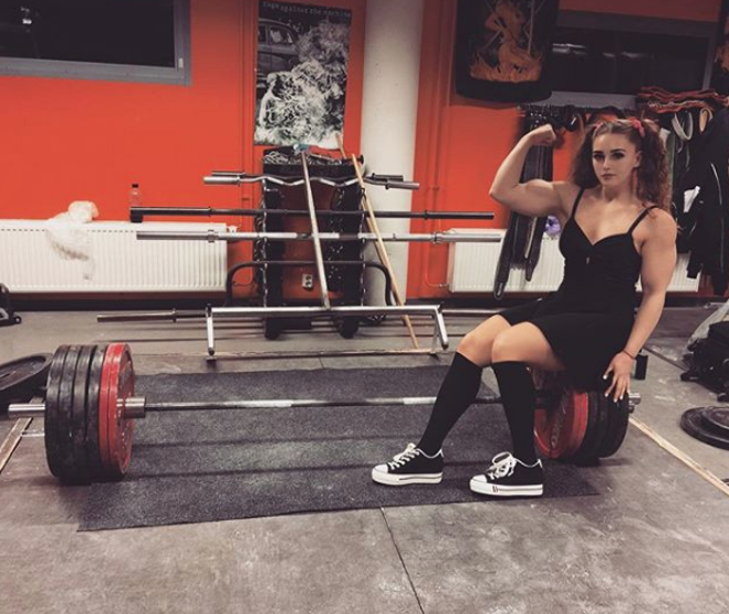 Kaslı Barbie Julia Vins