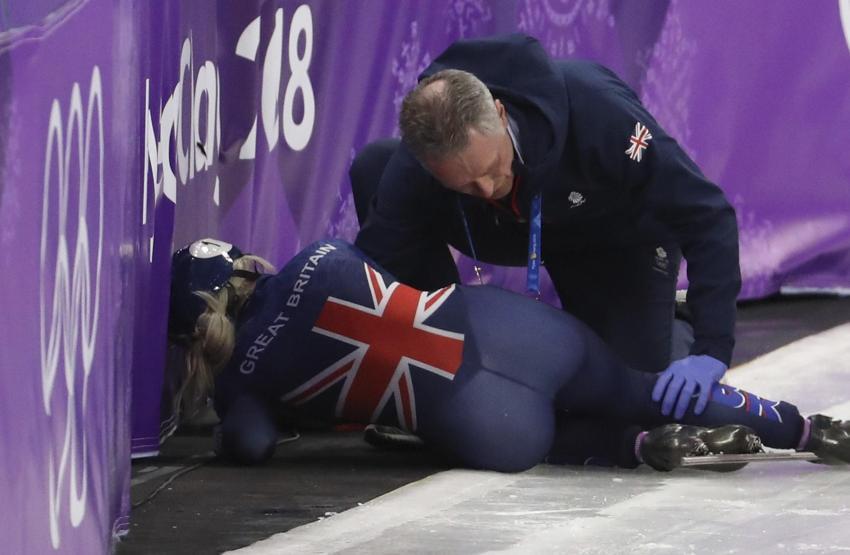 Kontrolünü kaybeden Britanyalı Elise Christie hastaneye kaldırıldı