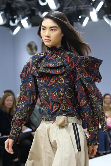 Ajda Pekkan, Londra Moda Haftasında podyuma çıktı