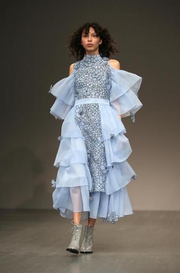 Ajda Pekkan, Londra Moda Haftasında podyuma çıktı