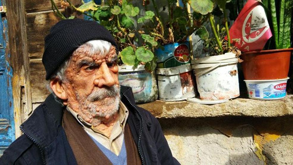 Çocukluğunu, komşularını ve annesini bir pencerede yaşatıyor