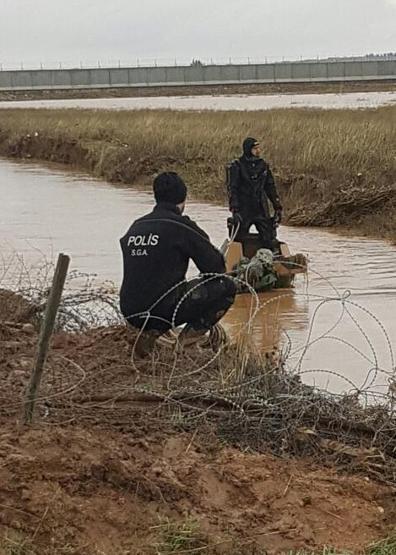 Son dakika... Akçakalede zırhlı araç sele kapıldı: 2 asker kayıp