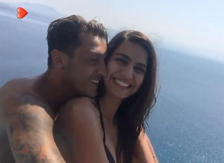 Amine Gülşeden Mesut için Galatasaray mesajı