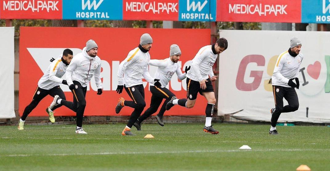 Galatasaray antrenmanında yüzler asık