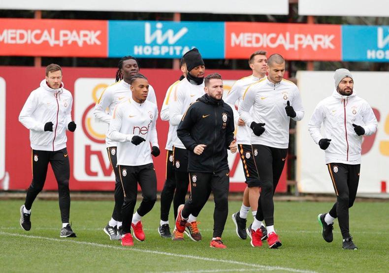 Galatasaray antrenmanında yüzler asık