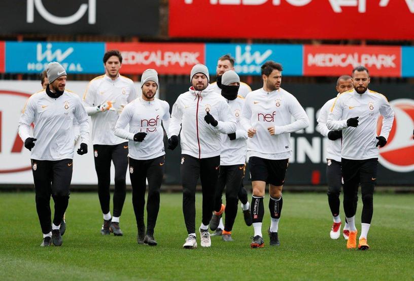 Galatasaray antrenmanında yüzler asık