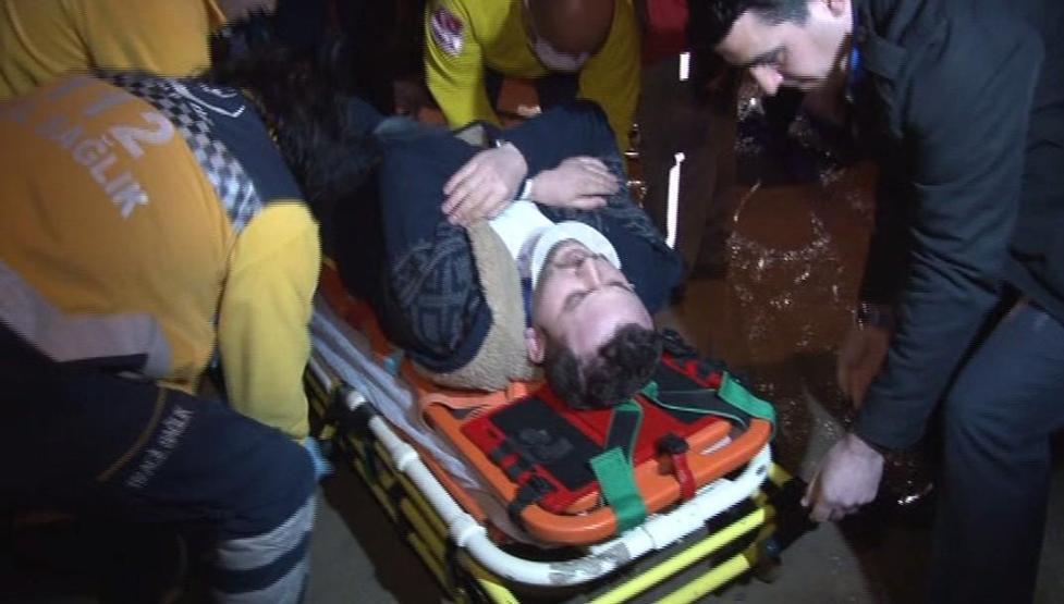 Ankarada servis aracıyla otomobil çarpıştı: Yaralılar var