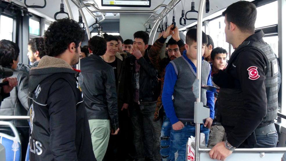 Zeytinburnunda 180 kişi gözaltına alındı