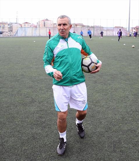 69 yaşında yeni takımına transfer oldu