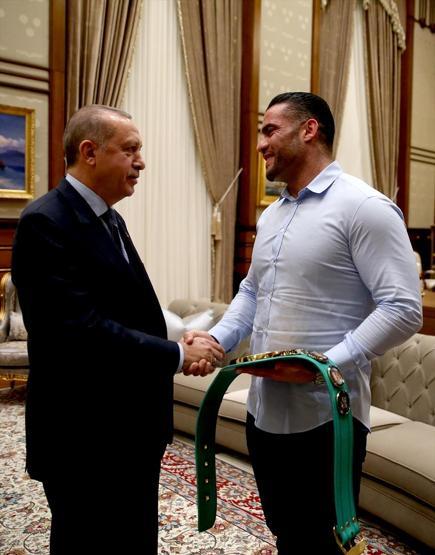 Erdoğan, dünya şampiyonu Suriye asıllı boksör Charrı kabul etti