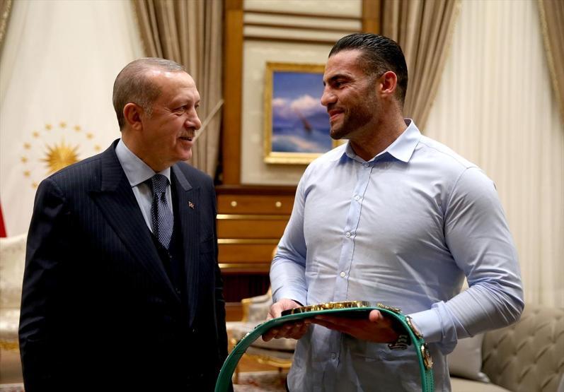 Erdoğan, dünya şampiyonu Suriye asıllı boksör Charrı kabul etti