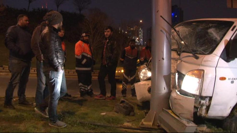 Çalıntı araçla polisten kaçarken kaza yaptılar