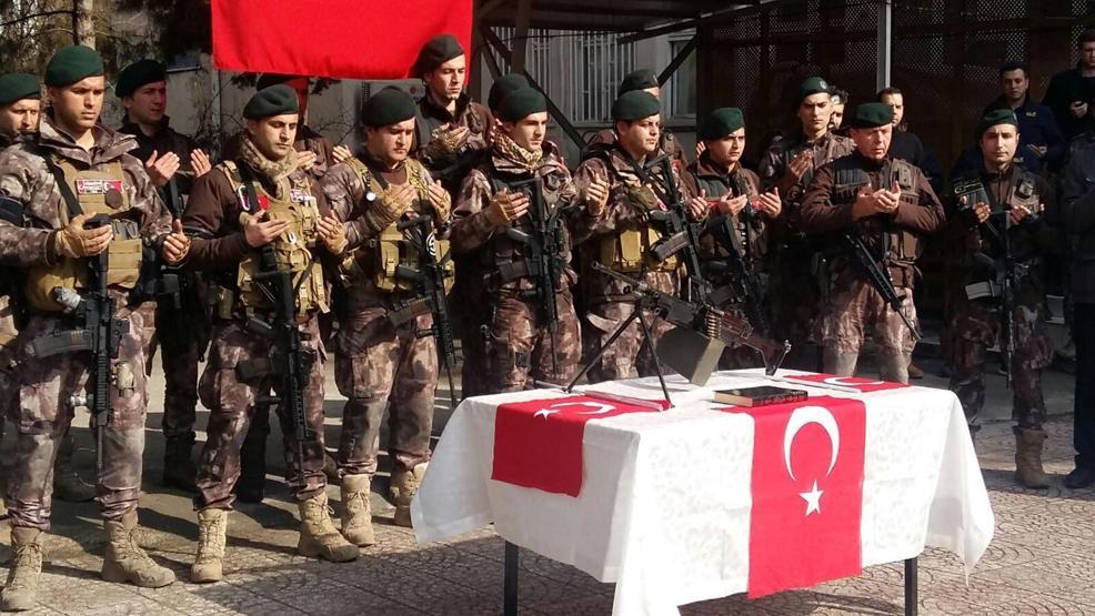 Polisleri Afrine uğurlayan Fakıbaba: Şu kahpe düşmana ben de kurşun sıkabilseydim