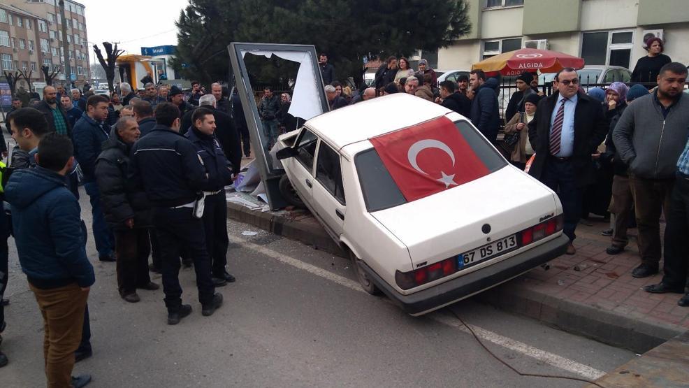 Dur ihtarına uymayan sürücü kaza yaptı
