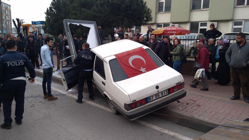 Dur ihtarına uymayan sürücü kaza yaptı