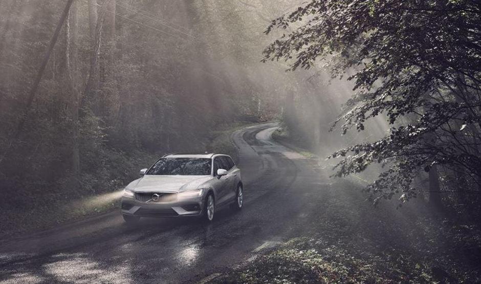 Yeni Volvo V60 station fotoğrafları