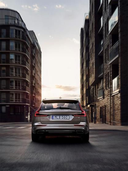 Yeni Volvo V60 station fotoğrafları