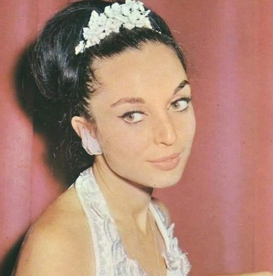 Sahnelerden yalnızlığa: Leyla Sayarın hikayesi