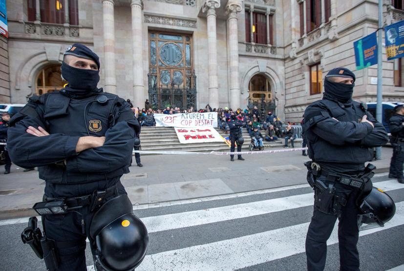Katalan protestoculara polis müdahalesi
