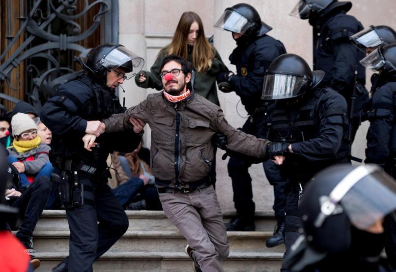 Katalan protestoculara polis müdahalesi