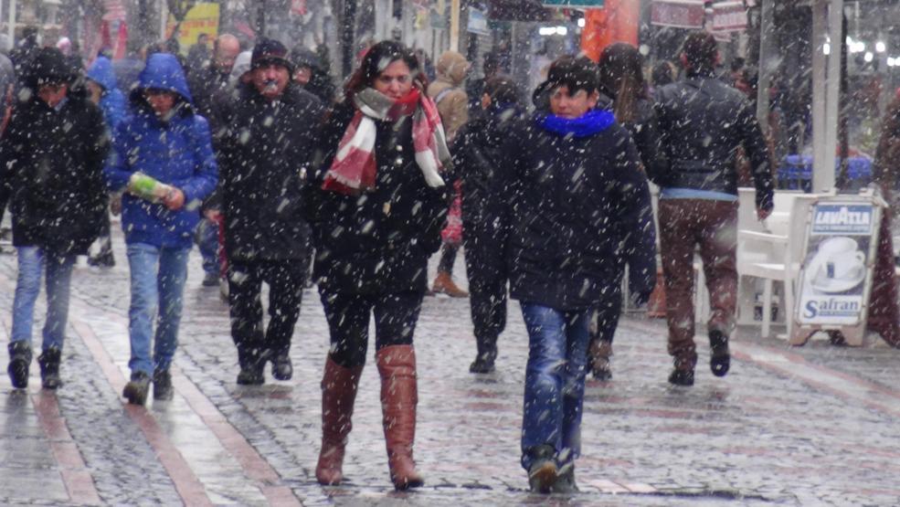 Edirnede kar yağışı başladı