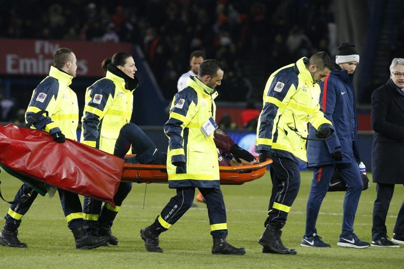 Neymar ağlayarak oyundan çıktı