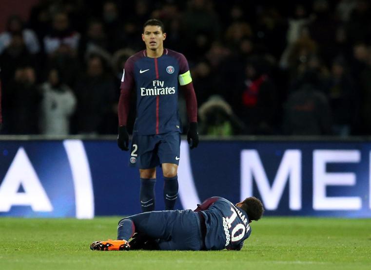 Neymar ağlayarak oyundan çıktı