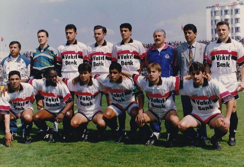 Kendine has Türkçesiyle gönülleri fetheden futbolcu Kompela şimdi ne yapıyor