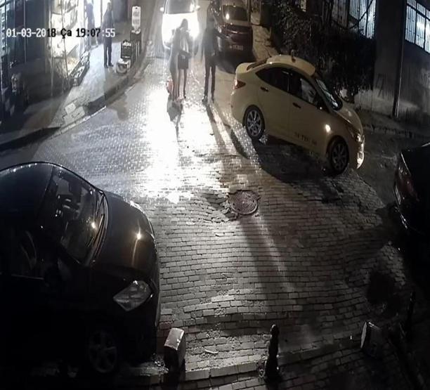 İstanbulda taksici zorbalığı: Bebekli kadına çarptı, inip hakaret ve tehdit etti