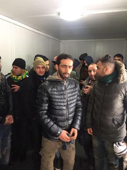 Yunanistanın geri gönderdiği göçmenler donmaktan kurtarıldı