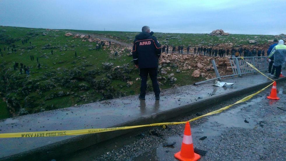 Son dakika... Kamyonet çaya düştü, arama çalışmaları başladı