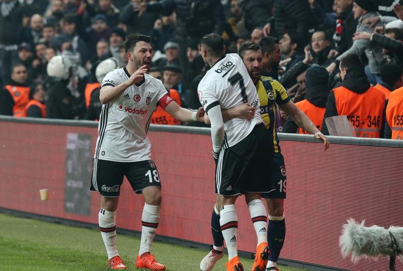 Beşiktaş - Fenerbahçe maçında ortalık karıştı