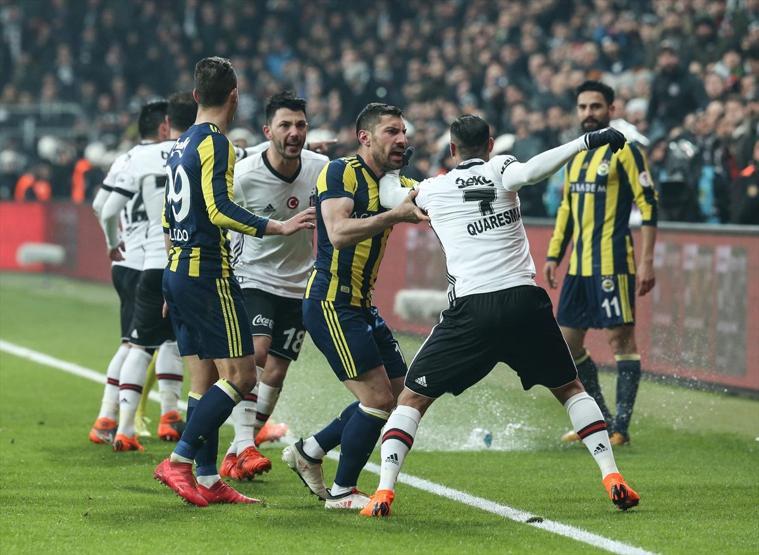 Beşiktaş - Fenerbahçe maçında ortalık karıştı