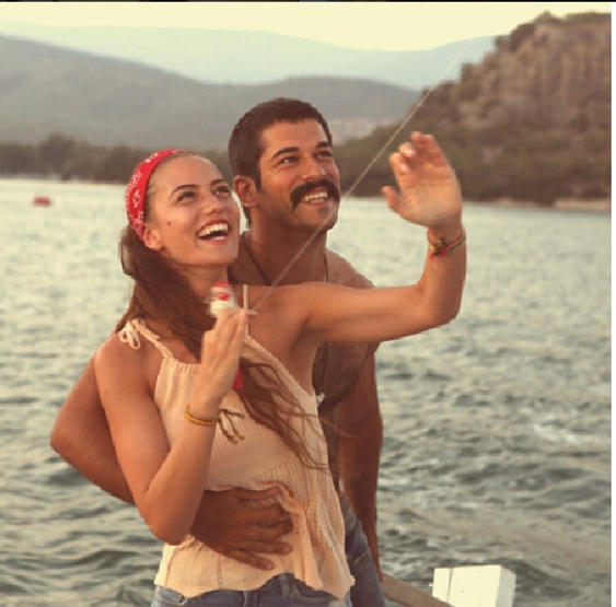 Burak Özçivit Fahriye Evcen çiftinden kötü haber